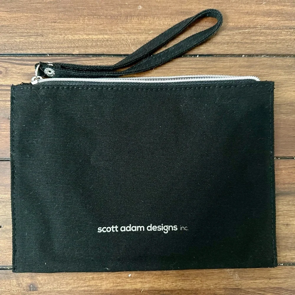 Chic Retro Black and White Envelope Wristlet